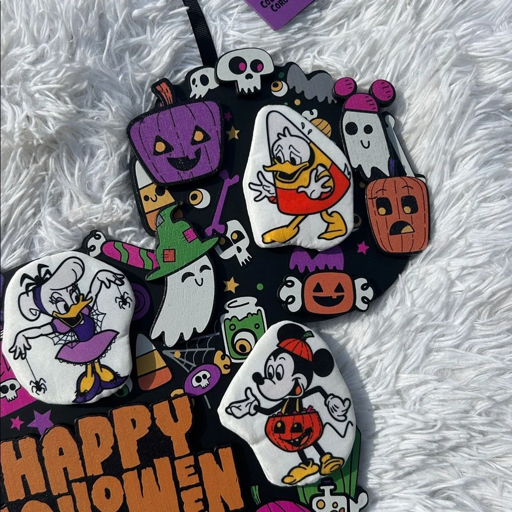 Disney Parks 2022 Mickey Mouse and Friends ''Happy Halloween” Door Wreath NEW